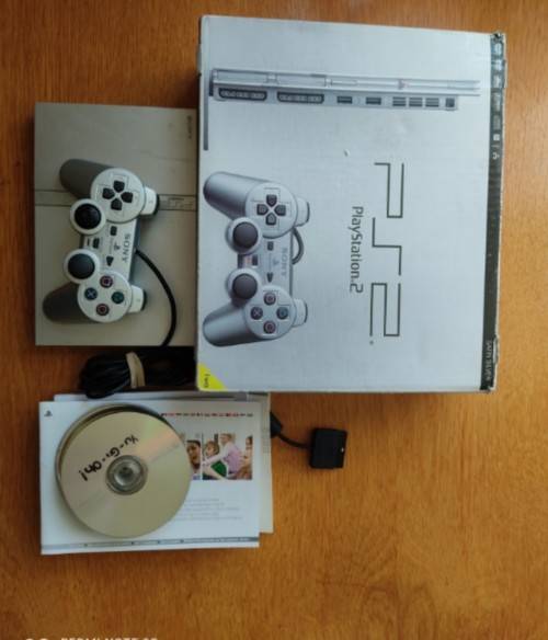 PS2 CHIPPED CONSOLE WITH 13 GAMES!! DON'T MISS OUT ON THIS ONE!!!!!*******