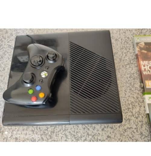 XBOX 360 CONSOLE