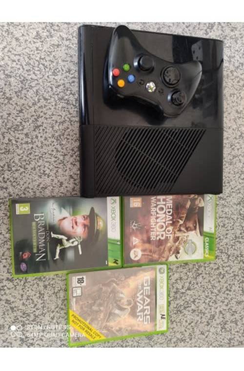 XBOX 360 CONSOLE