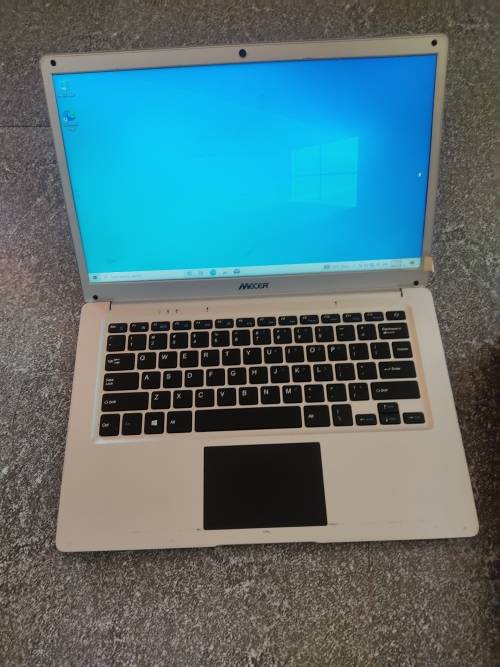 Mecer Z140C - Laptop + Bag