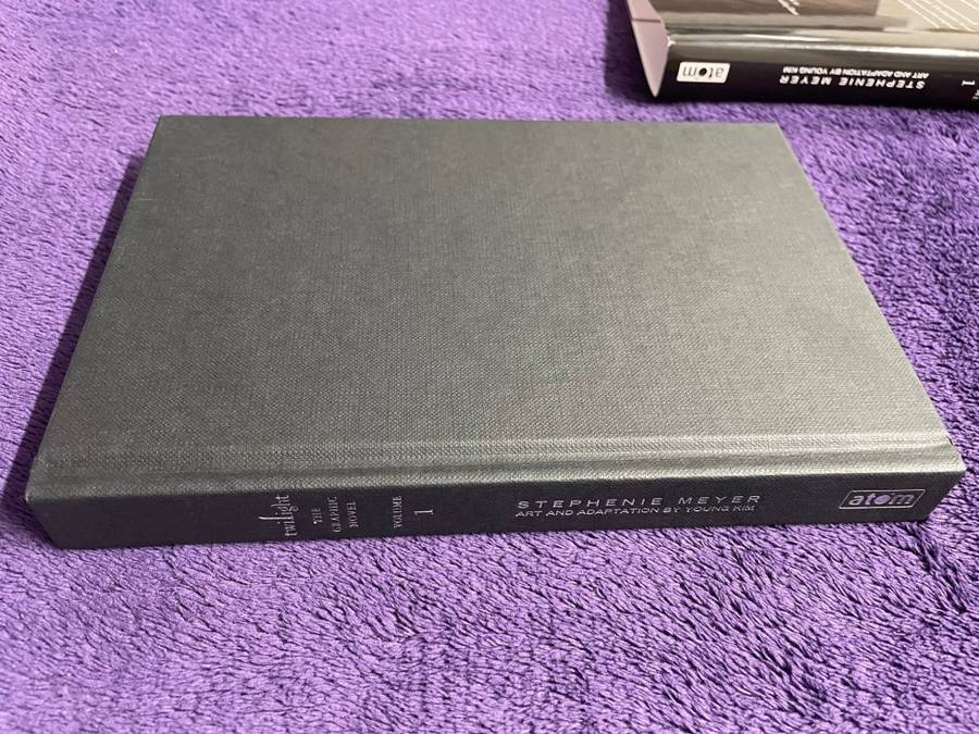 Twilight: The Graphic Novel, Volume 1 & 2 (Hardcover) - Young Kim & Stephenie Meyer