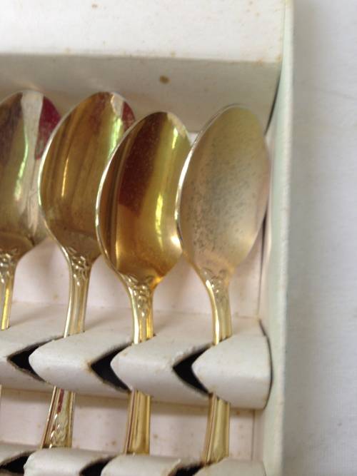GOLD PLATED-220-8045 6 -TEA SPOON- QUALITY STAINLESS STEEL CUTLERY VINERS stamped STAINLESS STEEL] -