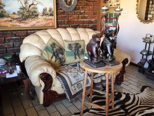 ELEPHANTS FIGURINE LAMP-CARVED*EXQUISITE!!GREAT COUNTRY HOME DECOR!!one bid for both