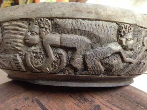 EXQUISITE 3WOOD BOWLS 2 BIG HEAVY CARVED FRIEZE+PLAIN HAS SIEVE rusted!GREAT COUNTRY HOME DECOR!!!!