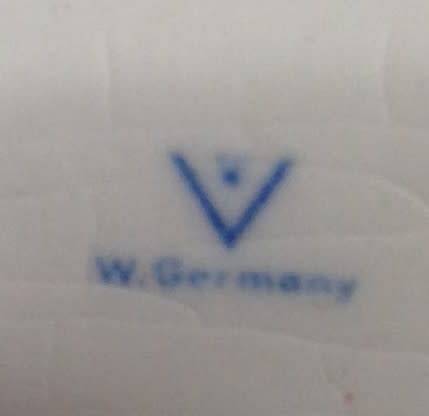 bid each one*1 BOY  HUMMEL+1 SYLVAC SCARDY CAT-BESWICK DOG REPAIRED DAMAGES TO CERAMIC* SO.So  Sweet