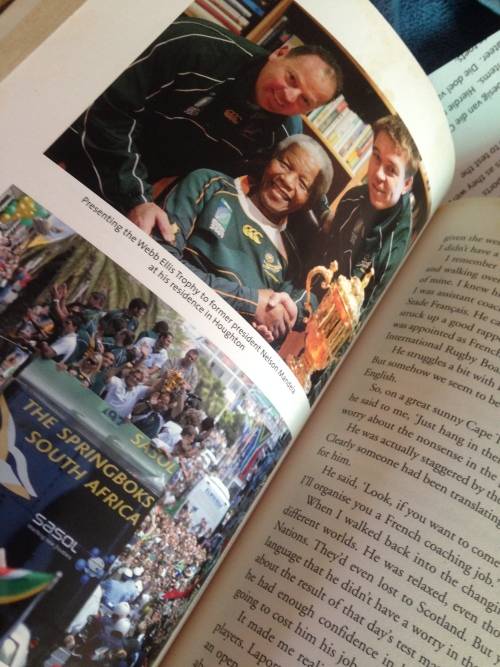 SLEEVELESS SWEATERhasEMBLEMofSOUTH AFRICA 1995 WORLD CUP RUGBY+2BOOKs*L@KatMyBUY NOWitems*NO WAIT