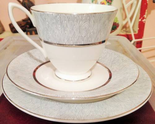 Royal Albert 11 pieces VINTAGE  MIRROR Silver + white- LOOK AT MY BUY NOW LISTINGS NO WAITING