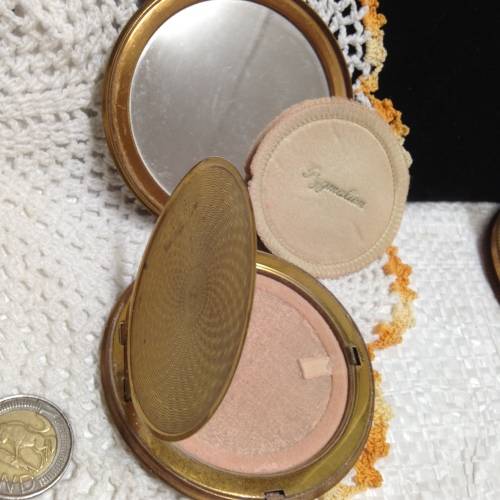 COMPACT Powder -  PYGMALION - decorative NEEDLE POINT TOP - England