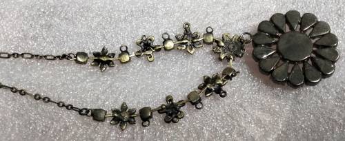 Necklace - CLOISONNE FLOWER big AMBER CRYSTALS GOLD TONE METAL