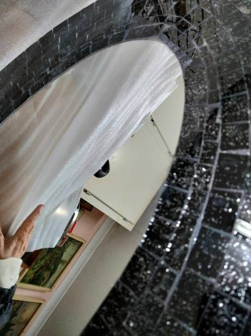 `MIRROR MOSAIC Black Tiles back wire to hang Note