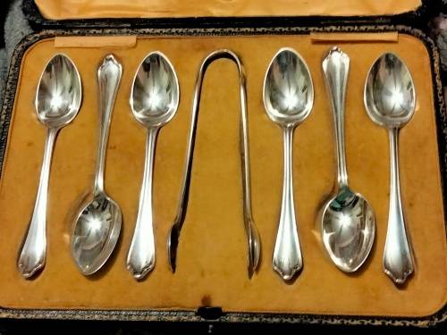 Antique boxed c1926 SHEFFIELD HALLMARKED STERLING SILVER Teaspoons +Sugar Nips 98grams