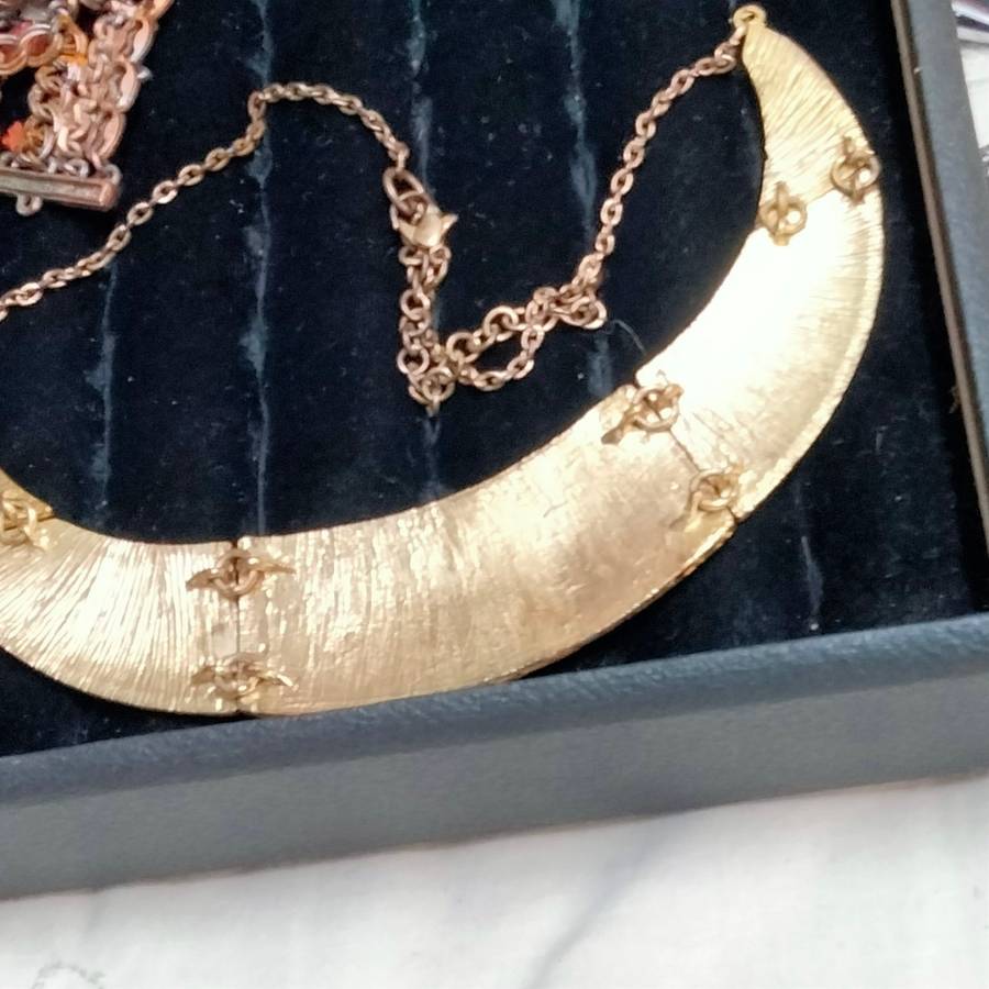 NECKLACE - TRIANGLE SHAPE Orange Trim gold+Gold tone Metal LOOK At My BUY NOW LISTINGS NO WAITING
