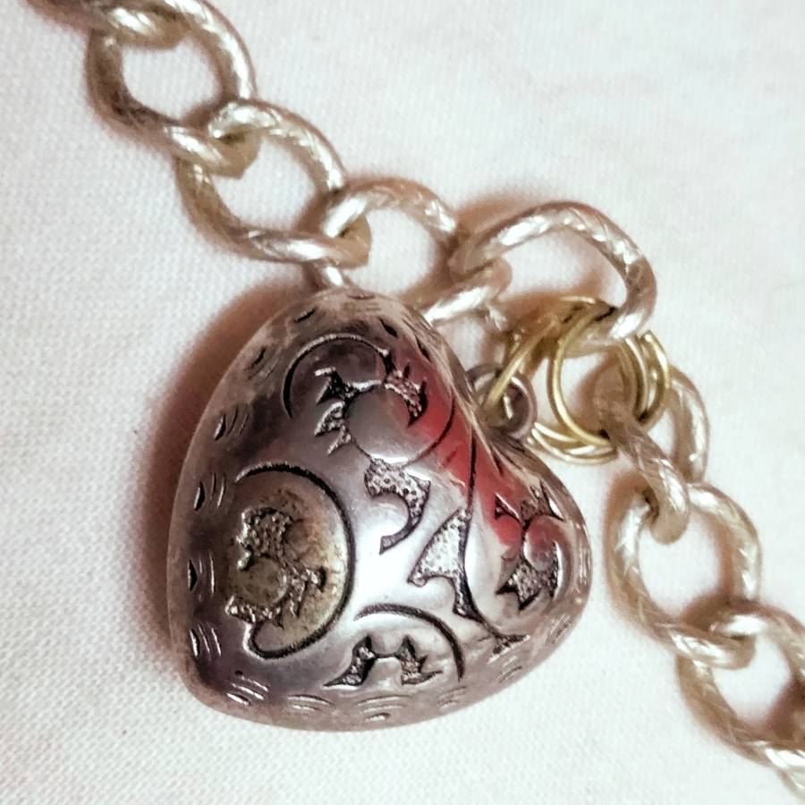 Necklace -puff heart embossed design Pendant Necklace Chain big links Gold Tone  LOOK