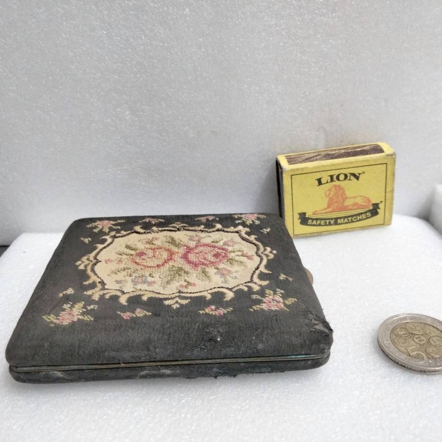 Cigarette Case vintage maker-Mona Lisa Look at my Buy Now listings No Waiting
