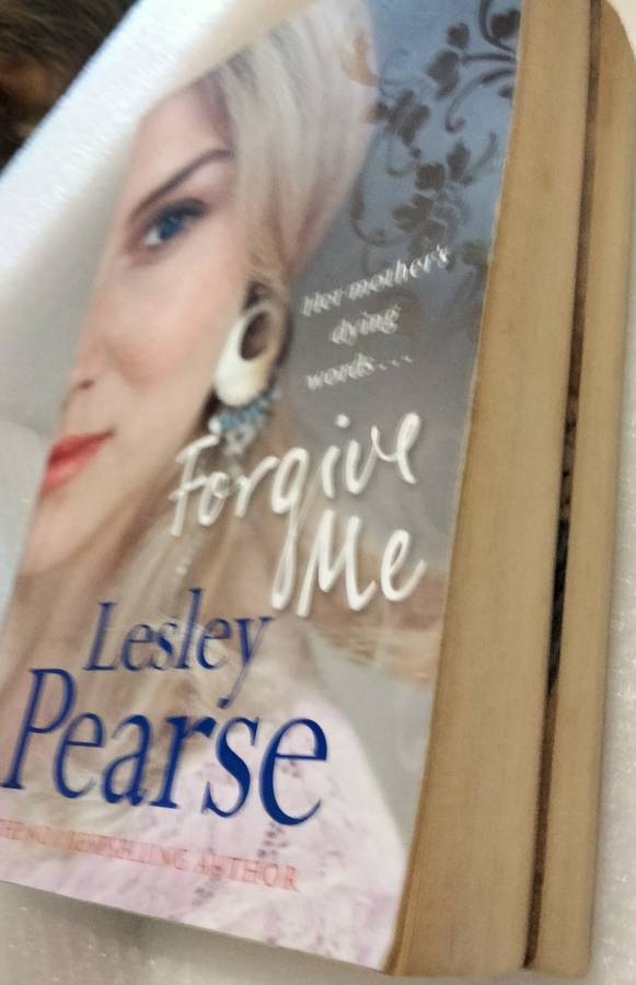 Book  LESLEY PEARSE - STOLEN +  FORGIVE ME Soft cover pre-owned