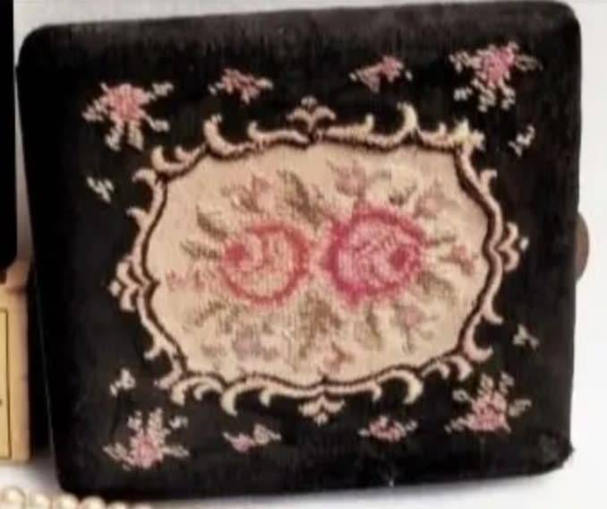 Cigarette Case vintage maker-Mona Lisa Look at my Buy Now listings No Waiting