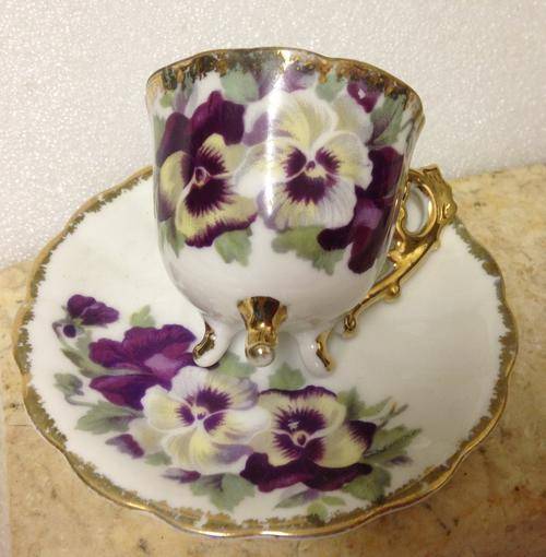 L@@K!!WOW*-1*DUO-  -VIOLET FLOWERS   GOLD TRIM  FLOWER-CUP  0N FEET