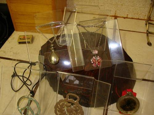 GREAT !!!DISPLAY STANDS PERSPEX- BROCHURES-MEDALS-JEWELLERY- COINS- CHEST BRASS