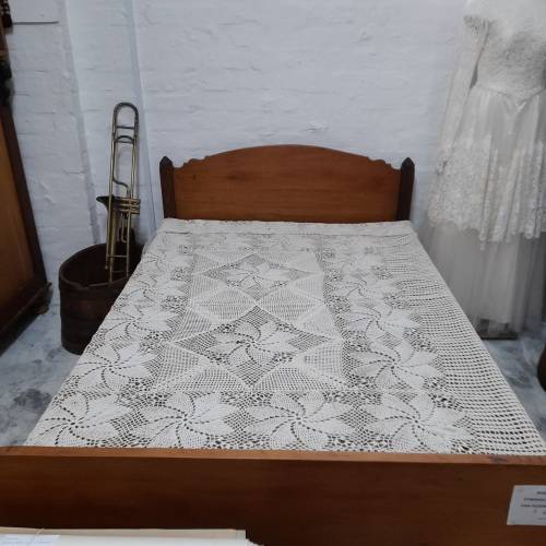 GEHEKELDE BEDSPREI/TAFELDOEKN