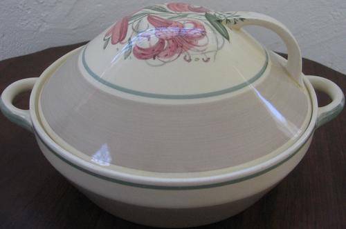 SUSIE COOPER SERVING DISH & LID