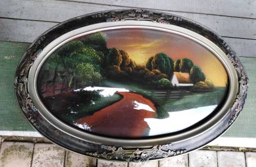 BEAUTIFUL OVAL FRAME WITH PAINTING