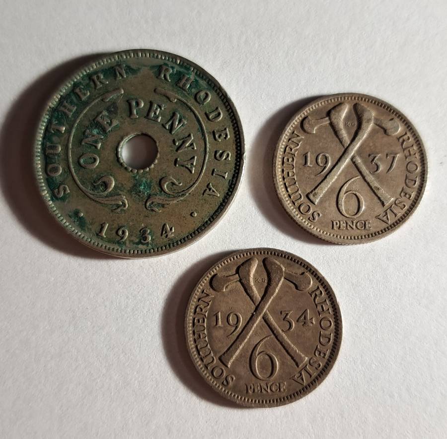 Grouping of  1x Southern Rhodesia penny and 2 x  !!silver!!  6 pence (One bid takes all)