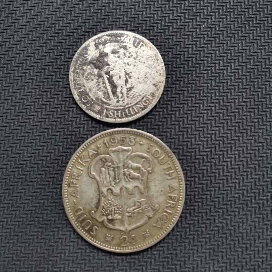 Silver coins - 1x 2 shilling and 1 x 1 Shilling South African