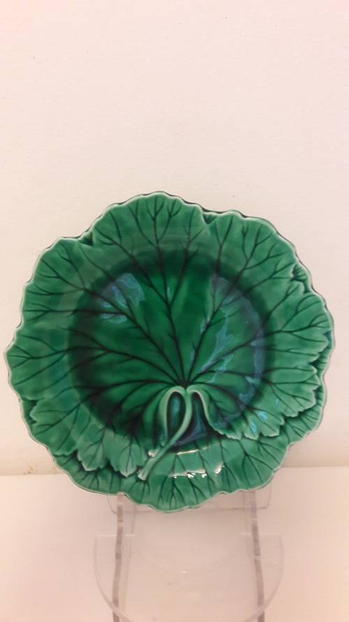 Wedgwood majolica plate Cabbage leaf motif circa 1940s