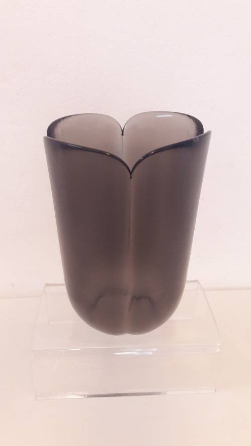 Rosenthal  Studio Line vase by Scandinanvian designer Tapio Wirkkala for the Tulipa series 1980