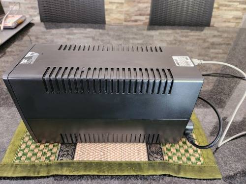 Mecer 2000VA (2000VA/1200W) Line Interactive/Off-Line UPS - Black