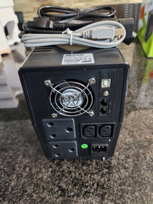 Mecer 2000VA/1200W Line Interactive/Off-Line UPS