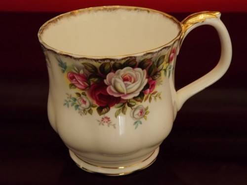 BEAUTIFUL ROYAL ALBERT- CELEBRATION  - MONTROSE SHAPED  COFFEE MUG / CUP
