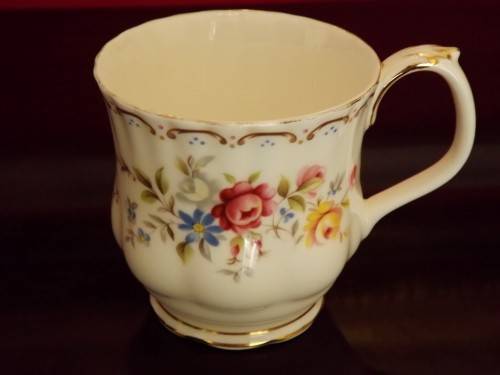 BEAUTIFUL ROYAL ALBERT- CELEBRATION  - MONTROSE SHAPED  COFFEE MUG / CUP