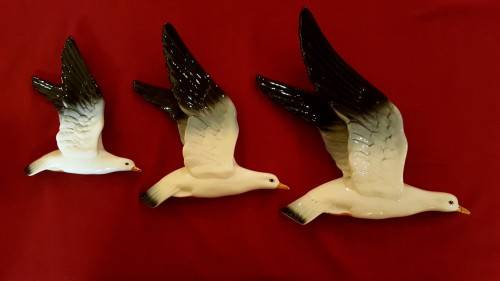 RARE AND BEAUTIFUL BESWICK SET OF 3 SEAGULLS IN FLIGHT - MADE IN ENGLAND