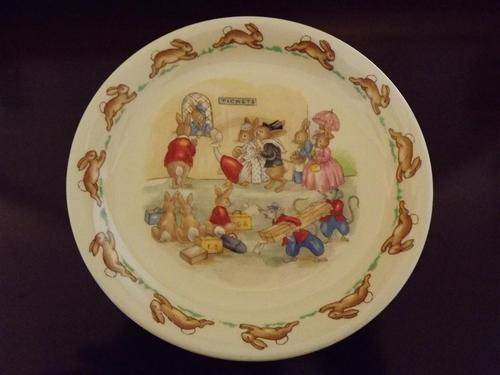 ROYAL DOULTON 'BUNNYKINS' SAUCER -"BUNNIES GOING TO THE TICKET OFFICE" 14 cm IN DIAMETER