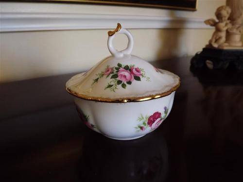 ROYAL ALBERT FLOWER OF THE MONTH SERIES - LARGE SUGAR BOWL WITH FITTED LID & HANDLE - BEAUTIFUL !