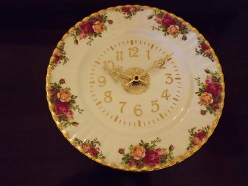 BEAUTIFUL RARE ORIGINAL ROYAL ALBERT - OLD COUNTRY ROSES -  WALL CLOCK WITH 1962 BACKSTAMP
