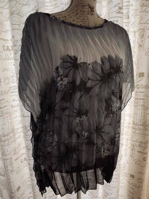 R1.00 start ! LADIES BLACK , WHITE AND CHARCOAL  CHIFFON PRINTED PLEATED BLOUSE  -LARGE