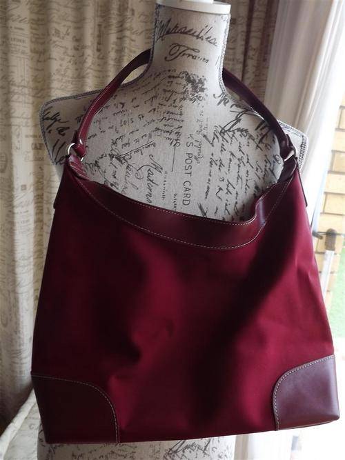 BEAUTIFUL GENUINE NINE WEST  BURGUNDY/MAROON RED COLOUR  FABRIC & LEATHERETTE TRIM  HOBO HANDBAG BAG