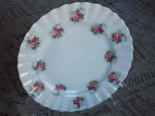 BEAUTIFUL ROYAL ALBERT-  FORGET ME NOT -  TEA /SIDE PLATE