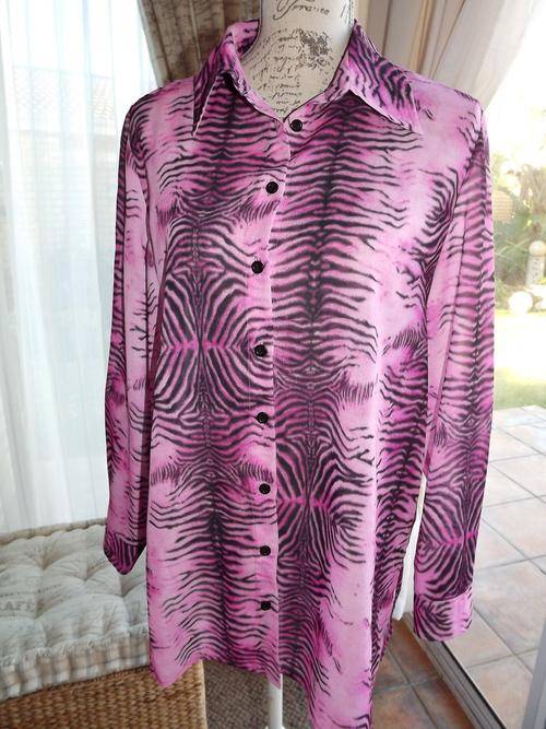 R1.00 start BEAUTIFUL 'RHAPSODY' DESIGN LADIES PINK AND BLACK ANIMAL PRINT WITH LONG SLEEVES-SIZE 36