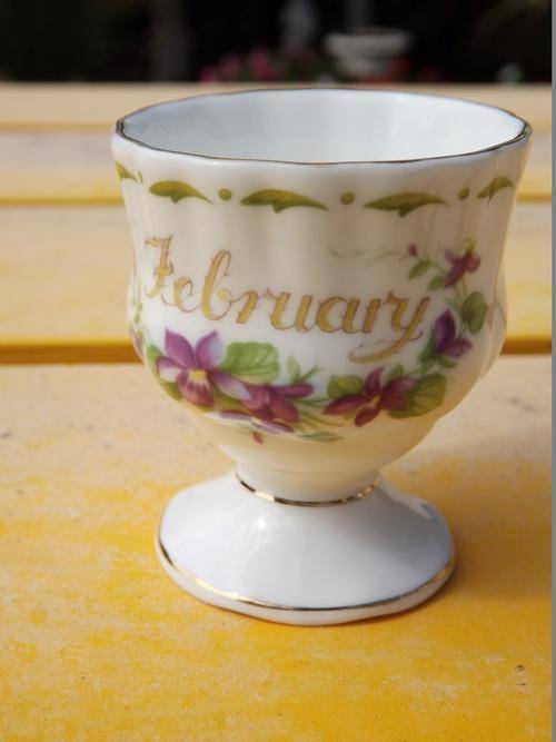BEAUTIFUL ROYAL ALBERT-  FLOWERS OF THE MONTH- FEBRUARY - EGG CUP - VIOLETS