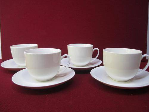 Stunning 8 Piece of LA MIA Collection Super Fine White Porcelain Cappuccino Cups & Saucers!