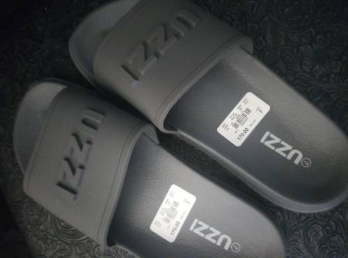 MENS GREY UZZI SIZE 7 SANDALS