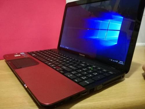 **GAMING**SUPERFAST**IMMACULATE**TOSHIBA C850 3210 i5 WITH RADEON GRAPHICS