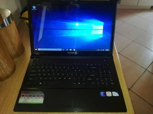 *9/10 CONDITION*GIGABYTE Q1500*INTEL CELERON T3500*4GB DDR3*320 HDD*HD GRAPHICS*