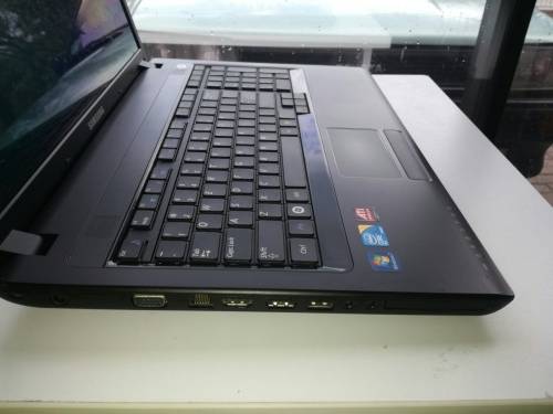 *late entry*MASSIVE 17.3" SCREEN*SAMSUNG NPR720*INTEL(R)CORE(TM)DUO T6500*AMD RADEON*4GB RAM*500GB*