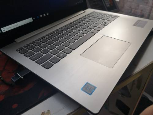 *BEAUTIFUL 8th Gen i3*LENOVO 330*i3-8130U*4GB RAM*1000GB**HD**8th gen i3**WARRANTY 2019**