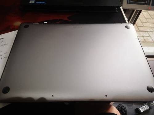 Massive price drop*MACBOOK PRO 15"TOUCHBAR*2017*i7-7700HQ*16GB RAM*256GB SSD*97 CYCLES!*RADEON PRO*