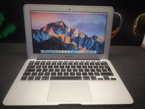 1ST BID TAKES!**Excellent*Apple Macbook Air*EARLY 2014*4GB RAM*128GB SSD*BACKLIT*264 cycles